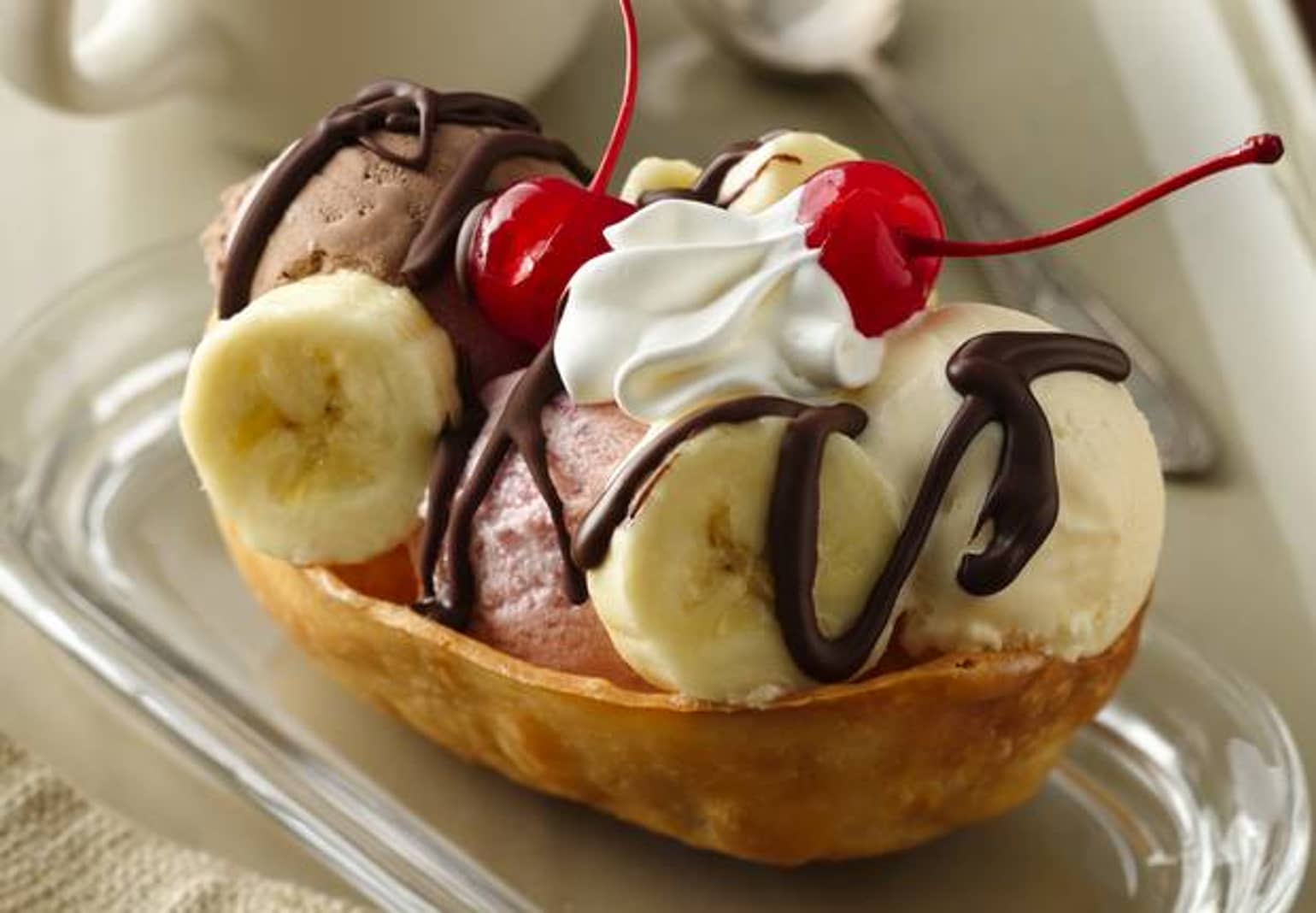 banana-split-stand-n-stuff-dessert-tacos